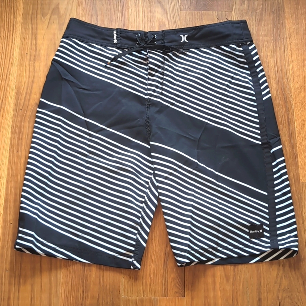 Hurley board shorts - L